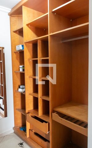 Casa à venda com 400m², 4 quartos e 5 vagas Casa à venda com 400m², 4 quartos e 5 vagasCloset da Suíte