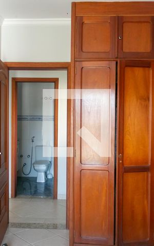 Casa à venda com 400m², 4 quartos e 5 vagas Casa à venda com 400m², 4 quartos e 5 vagasQuarto 4
