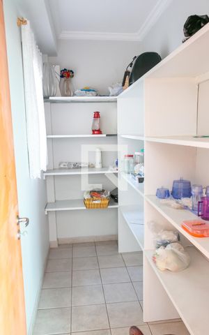 Casa à venda com 400m², 4 quartos e 5 vagas Casa à venda com 400m², 4 quartos e 5 vagasDispensa