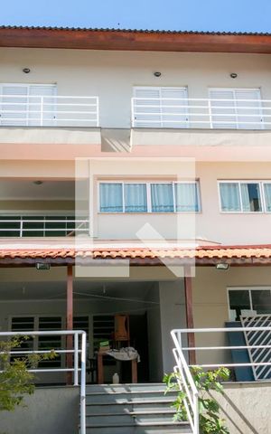 Casa à venda com 400m², 4 quartos e 5 vagas Casa à venda com 400m², 4 quartos e 5 vagasQuintal e Jardim