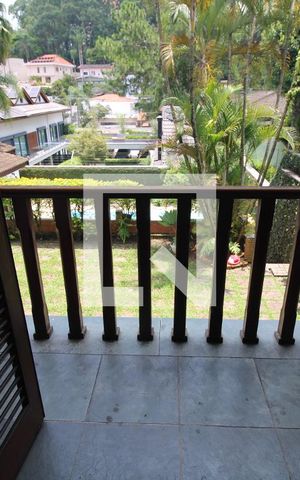 Casa à venda com 360m², 4 quartos e 6 vagasSacada da suíte 2