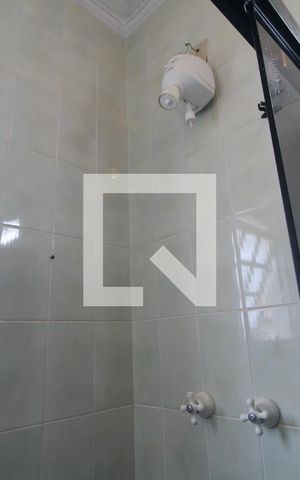 Casa à venda com 360m², 4 quartos e 6 vagasChuveiro banheiro da suíte 1