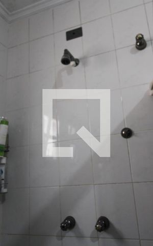 Casa à venda com 360m², 4 quartos e 6 vagasChuveiro banheiro da suíte 2