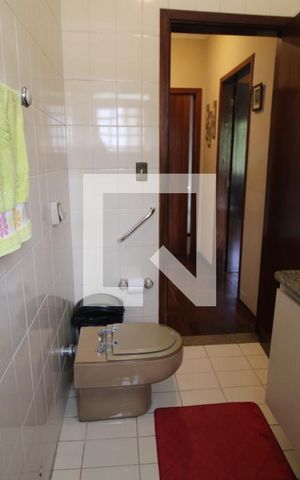 Casa à venda com 360m², 4 quartos e 6 vagasBanheiro comum