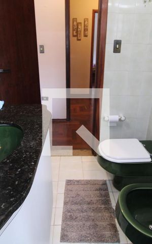 Casa à venda com 360m², 4 quartos e 6 vagasBanheiro da suíte 1