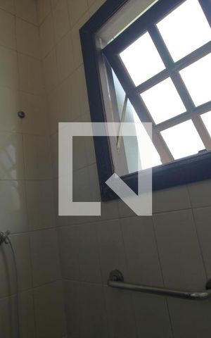 Casa à venda com 360m², 4 quartos e 6 vagasChuveiro banheiro comum
