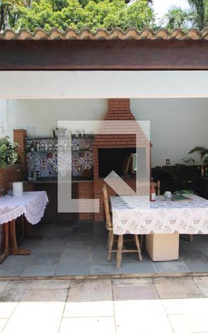 Casa à venda com 360m², 4 quartos e 6 vagasÁrea comum - Churrasqueira