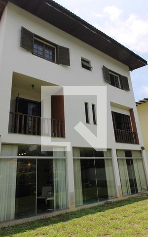Casa à venda com 360m², 4 quartos e 6 vagasFachada fundos da casa