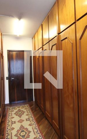 Casa à venda com 360m², 4 quartos e 6 vagasCloset da suíte 2