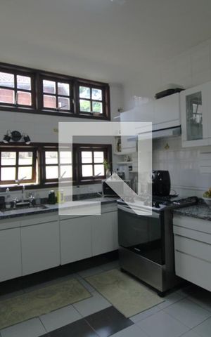 Casa à venda com 360m², 4 quartos e 6 vagasCozinha