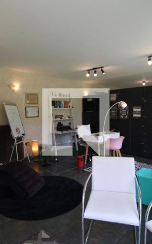 Casa à venda com 360m², 4 quartos e 6 vagasEscritório