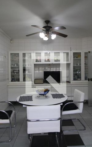 Casa à venda com 360m², 4 quartos e 6 vagasCozinha