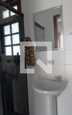 Casa à venda com 360m², 4 quartos e 6 vagasBanheiro de serviço