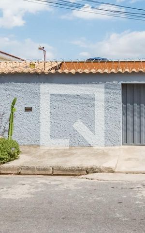 Casa à venda com 149m², 3 quartos e 2 vagas Casa à venda com 149m², 3 quartos e 2 vagasFachada