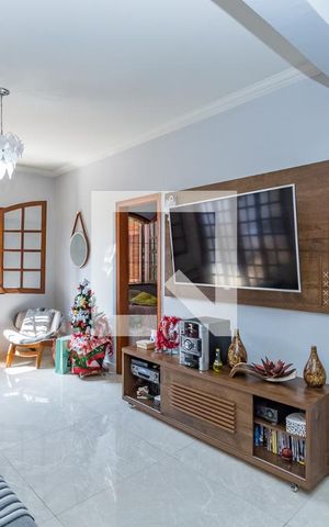 Casa à venda com 149m², 3 quartos e 2 vagas Casa à venda com 149m², 3 quartos e 2 vagasSala