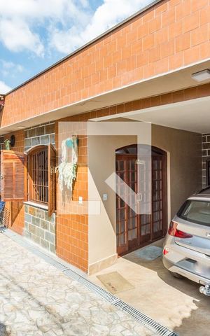 Casa à venda com 149m², 3 quartos e 2 vagas Casa à venda com 149m², 3 quartos e 2 vagasEntrada - Garagem