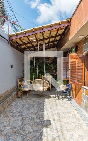 Casa à venda com 149m², 3 quartos e 2 vagas Casa à venda com 149m², 3 quartos e 2 vagasEntrada - Garagem