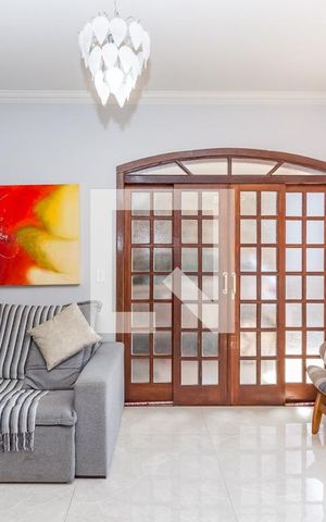 Casa à venda com 149m², 3 quartos e 2 vagas Casa à venda com 149m², 3 quartos e 2 vagasSala