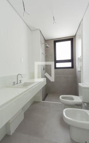 Apartamento à venda com 374m², 5 quartos e 5 vagasBanheiro da Suíte 3