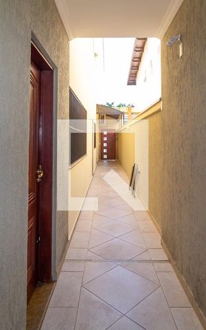 Casa à venda com 300m², 3 quartos e 6 vagas Casa à venda com 300m², 3 quartos e 6 vagasCorredor Externo