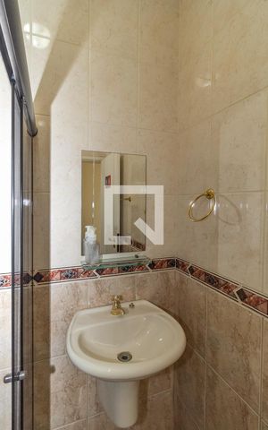 Casa à venda com 300m², 3 quartos e 6 vagas Casa à venda com 300m², 3 quartos e 6 vagasBanheiro 2