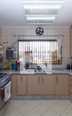 Casa à venda com 300m², 3 quartos e 6 vagas Casa à venda com 300m², 3 quartos e 6 vagasCozinha