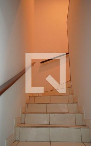 Casa para alugar com 280m², 6 quartos e 2 vagasEscada