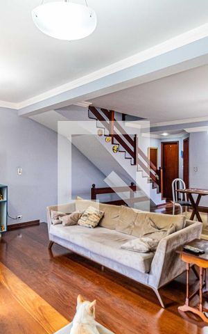 Casa de condomínio à venda com 190m², 3 quartos e 2 vagas Casa de condomínio à venda com 190m², 3 quartos e 2 vagasSala