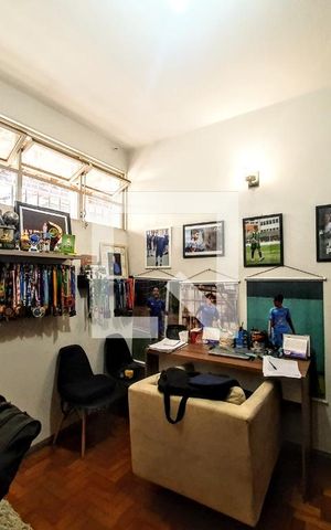 Casa à venda com 150m², 4 quartos e 1 vaga Casa à venda com 150m², 4 quartos e 1 vagaEscritório