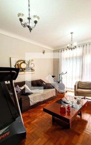 Casa à venda com 150m², 4 quartos e 1 vaga Casa à venda com 150m², 4 quartos e 1 vagaSala
