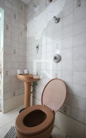 Casa à venda com 280m², 4 quartos e 5 vagasBanheiro de Serviço