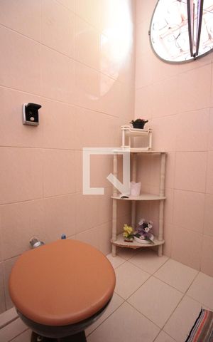 Casa à venda com 280m², 4 quartos e 5 vagasBanheiro Social