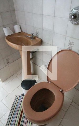 Casa à venda com 280m², 4 quartos e 5 vagasBanheiro de Serviço