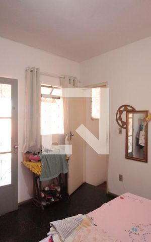 Casa à venda com 280m², 4 quartos e 5 vagasSuite