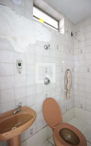Casa à venda com 280m², 4 quartos e 5 vagasBanheiro de Serviço