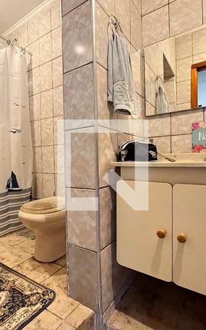 Casa à venda com 220m², 3 quartos e 2 vagas Casa à venda com 220m², 3 quartos e 2 vagasBanheiro Corredor