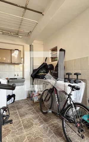 Casa à venda com 220m², 3 quartos e 2 vagas Casa à venda com 220m², 3 quartos e 2 vagasÁrea de Serviço