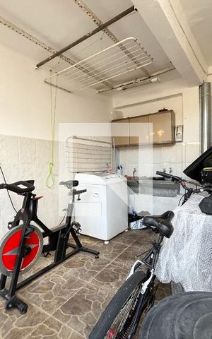 Casa à venda com 220m², 3 quartos e 2 vagas Casa à venda com 220m², 3 quartos e 2 vagasÁrea de Serviço