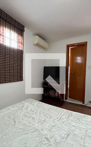 Casa à venda com 220m², 3 quartos e 2 vagas Casa à venda com 220m², 3 quartos e 2 vagasSuite