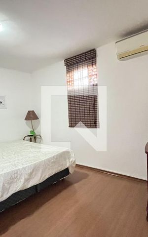 Casa à venda com 220m², 3 quartos e 2 vagas Casa à venda com 220m², 3 quartos e 2 vagasSuite