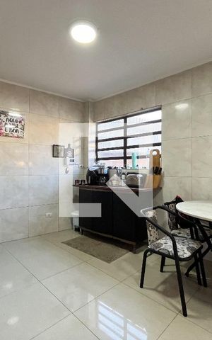 Casa à venda com 220m², 3 quartos e 2 vagas Casa à venda com 220m², 3 quartos e 2 vagasCozinha