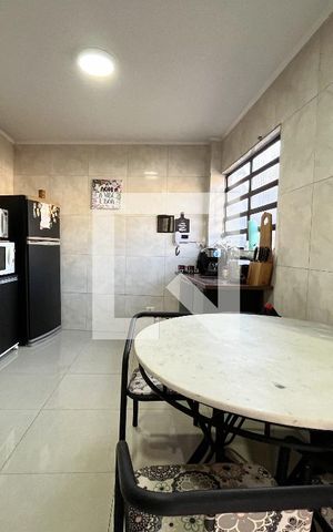 Casa à venda com 220m², 3 quartos e 2 vagas Casa à venda com 220m², 3 quartos e 2 vagasCozinha