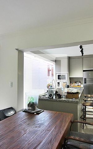 Casa à venda com 250m², 3 quartos e 2 vagasCozinha