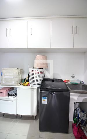 Casa à venda com 250m², 3 quartos e 2 vagasÁrea de Serviço