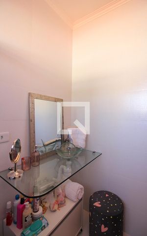 Casa à venda com 250m², 3 quartos e 2 vagasSuíte 2 Banheiro 