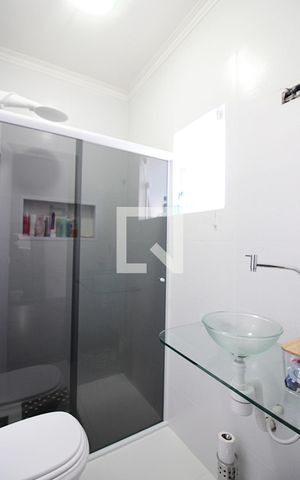 Casa à venda com 250m², 3 quartos e 2 vagasSuíte 1 Banheiro 