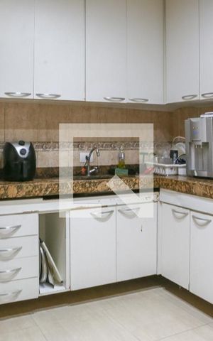 Casa à venda com 150m², 8 quartos e 2 vagas Casa à venda com 150m², 8 quartos e 2 vagasCozinha