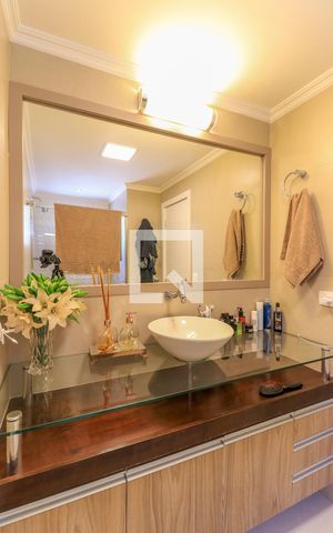 Apartamento à venda com 70m², 2 quartos e 1 vaga Apartamento à venda com 70m², 2 quartos e 1 vagaBanheiro Corredor