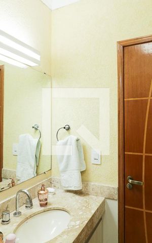 Casa à venda com 140m², 3 quartos e 2 vagasBanheiro da Suíte