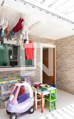 Casa à venda com 140m², 3 quartos e 2 vagasChurrasqueira e Área de Serviço
